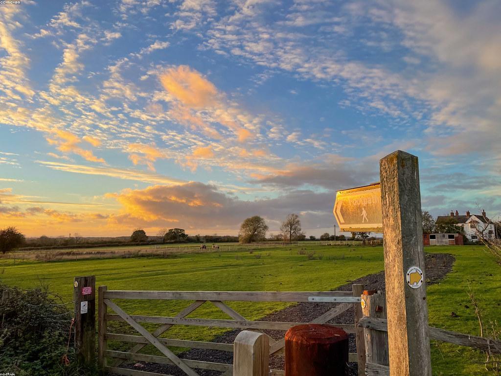 ផលប៉ះពាល់នៃអាកាសធាតុនិងទីតាំងលើជីវិតប្រចាំថ្ងៃ