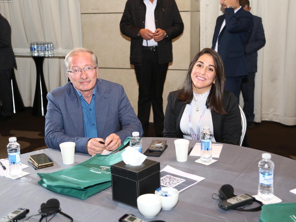 ឱកាសនិងប្រកួតក្នុងការអប់រំ