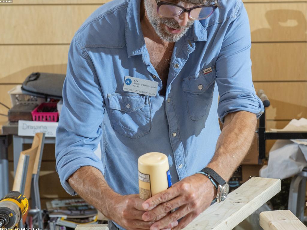 ឧបករណ៍និងសម្ភារៈសម្រាប់ការច្នៃប្រឌិតសម្រស់